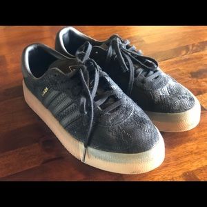 Size 10 adidas samba shoes